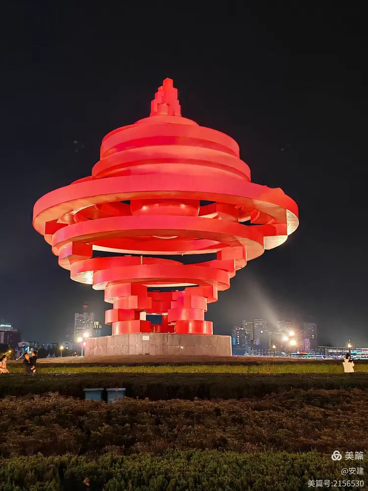 2025雁北归(十)夜游青岛54广场 栈桥